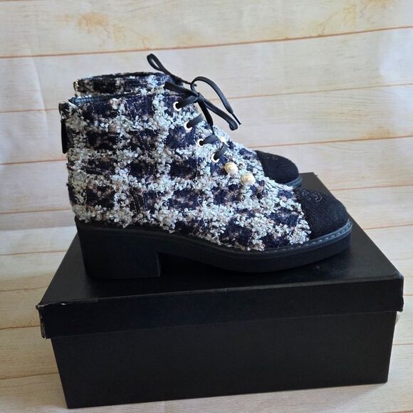Chanel Tweed Calfskin Pearl Combat Short Ankle Boots Chunky Heel Size 42 - Picture 4 of 16